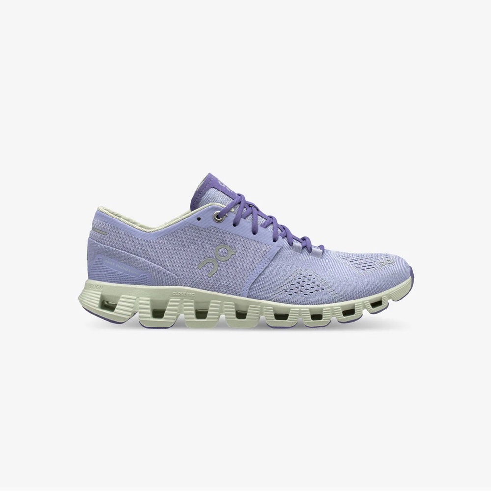 On cloud X womens 7